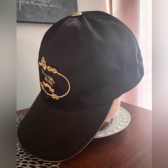 Prada hat - Picture 2 of 7